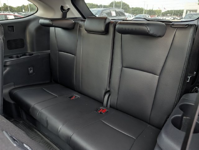 Used 2024 Toyota Highlander Platinum FWD image 30