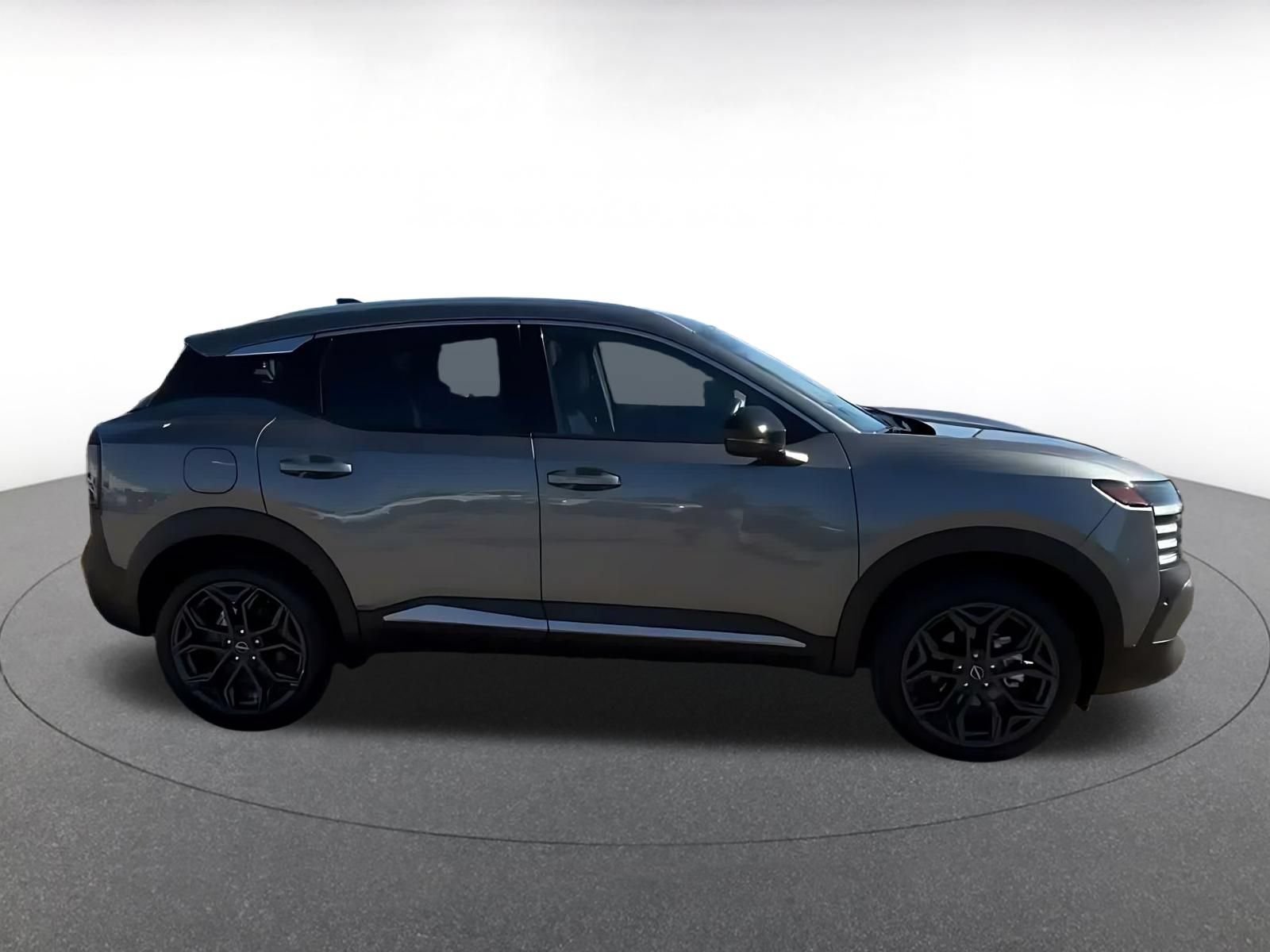 Used 2026 Nissan Kicks SR FWD image 15