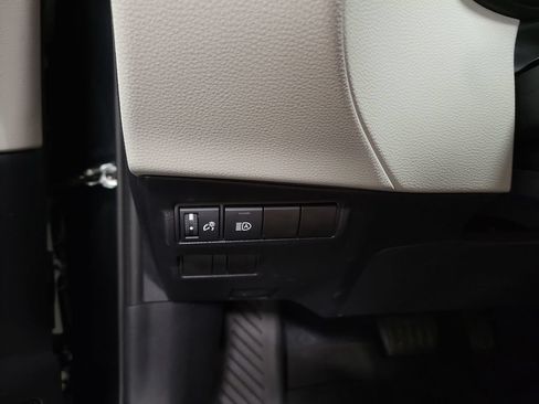 Used 2025 Toyota Corolla Cross L FWD image 23