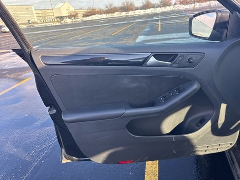 Used 2015 Volkswagen Jetta Sport image 12