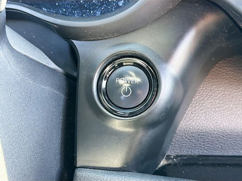 Used 2025 Toyota Sienna Platinum AWD/4WD image 11