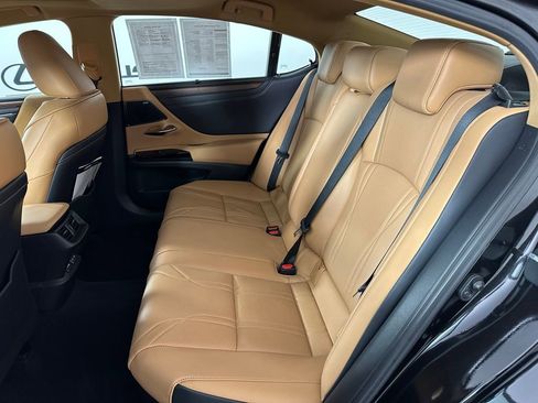 Used 2024 Lexus ES 300h Ultra Luxury w/ Accessory Package (Z1) image 19