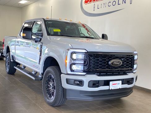 New 2026 Ford F250 Lariat w/ Black Appearance Package AWD/4WD image 2