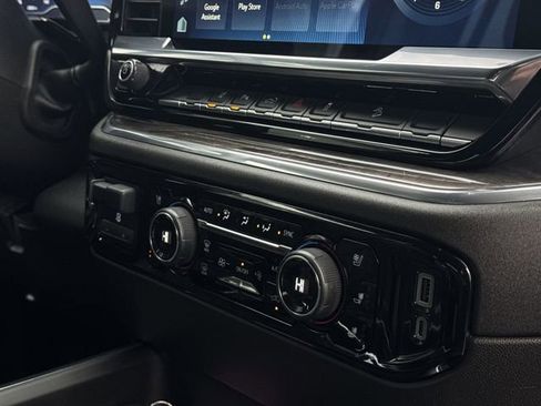 Used 2025 Chevrolet Silverado 2500 LTZ w/ LTZ Premium Package AWD/4WD image 35