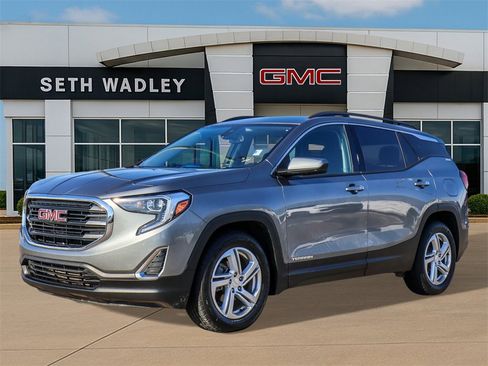 Used 2020 GMC Terrain SLE w/ Driver Convenience Package image 3