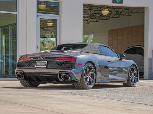 Used 2021 Audi R8 V10 w/ Premium Package image 11