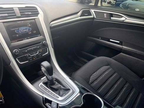 Used 2016 Ford Fusion SE FWD image 19