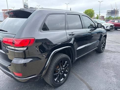 Used 2021 Jeep Grand Cherokee Laredo X AWD/4WD image 5