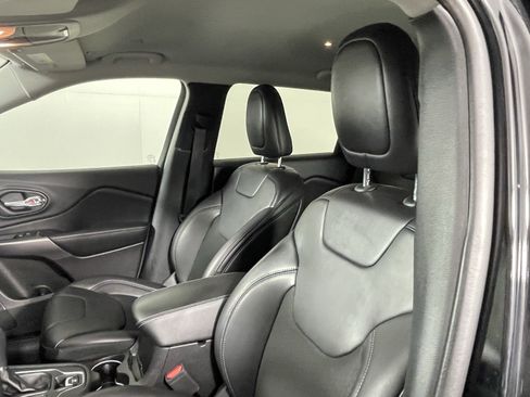 Used 2019 Jeep Cherokee Latitude Plus AWD/4WD image 15