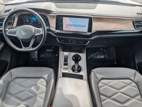 Used 2024 Volkswagen Atlas SE AWD/4WD image 10