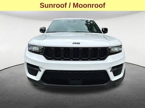 Used 2024 Jeep Grand Cherokee Altitude AWD/4WD image 4