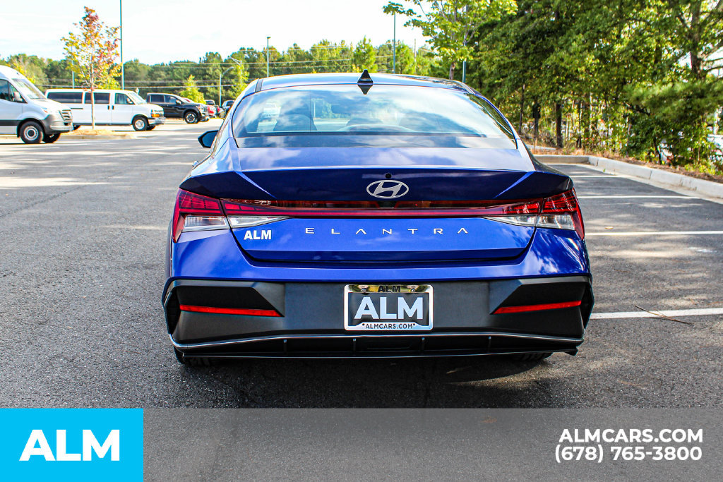 Used 2025 Hyundai Elantra SEL FWD image 10