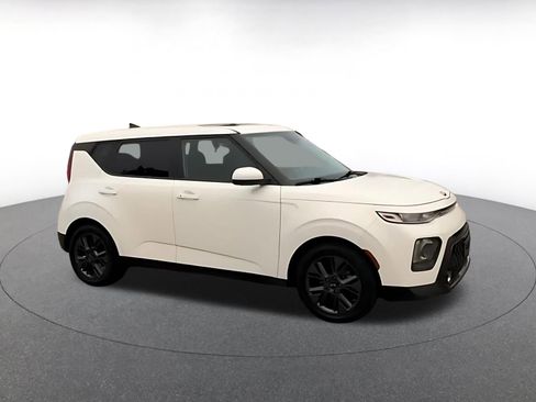 Used 2021 Kia Soul EX image 2