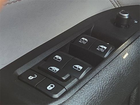 Used 2022 Jeep Compass Limited w/ Sun and Sound Group image 27