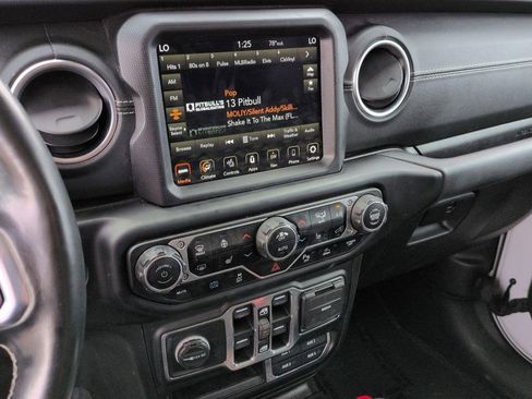 Used 2021 Jeep Wrangler Unlimited Sahara w/ Cold Weather Group AWD/4WD image 16