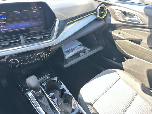 Certified 2024 Chevrolet Trax LT w/ Sunroof Package FWD image 32