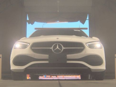 Used 2025 Mercedes-Benz C 300 4MATIC Sedan image 4