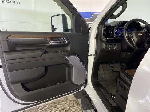 Certified 2024 Chevrolet Silverado 2500 High Country w/ High Country Premium Package AWD/4WD image 29