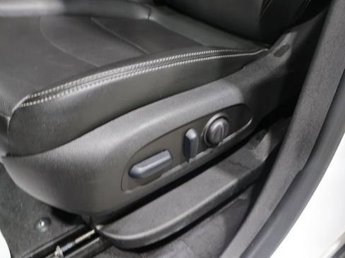 Used 2024 GMC Terrain SLT AWD/4WD image 12