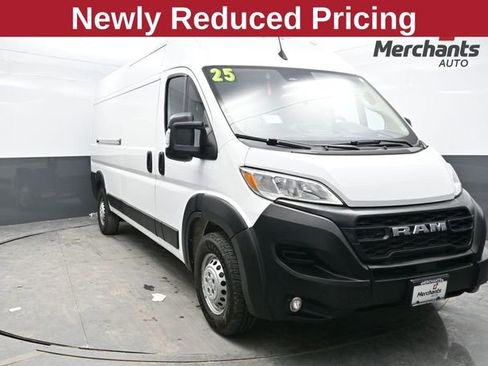 Used 2025 RAM ProMaster 2500 w/ Convenience Group FWD image 1