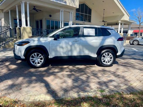 Used 2026 Toyota Corolla Cross L image 2