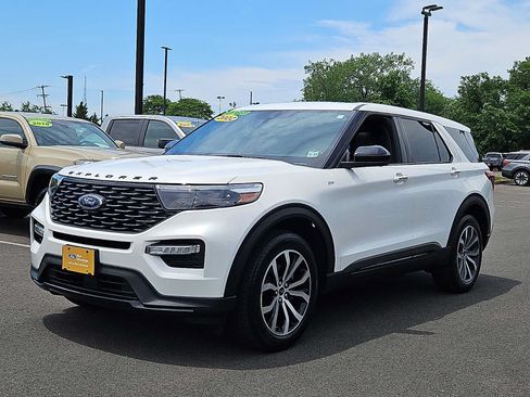 Certified 2022 Ford Explorer ST-Line AWD/4WD image 3
