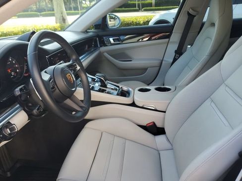 Used 2023 Porsche Panamera RWD image 21