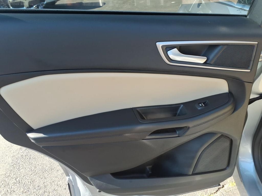 Used 2023 Ford Edge SEL AWD/4WD image 12