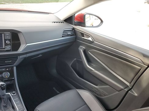 Certified 2024 Volkswagen Jetta SE w/ Panoramic Sunroof Package FWD image 21