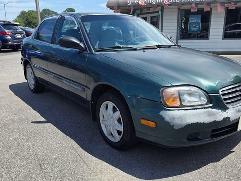 Used 2002 Suzuki Esteem GLX FWD image 3