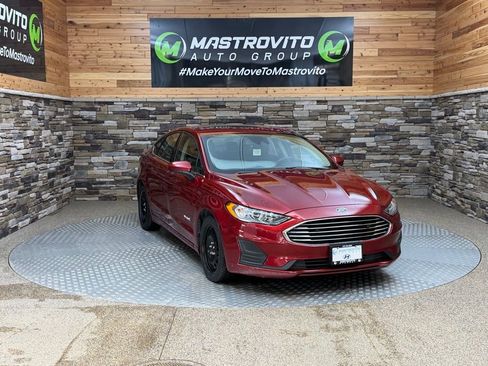 Used 2019 Ford Fusion SE image 2