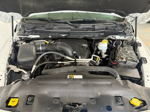 Used 2018 RAM 1500 ST w/ SXT Appearance Group AWD/4WD image 12