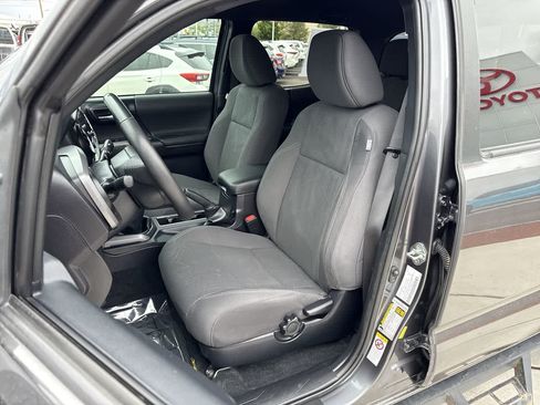 Used 2018 Toyota Tacoma TRD Off-Road AWD/4WD image 11