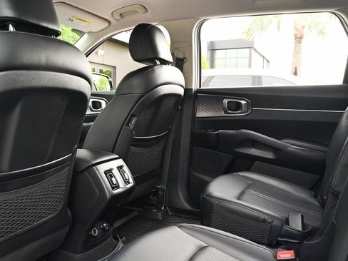 Used 2023 Kia Sorento EX FWD image 13
