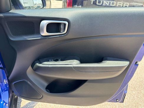 Used 2023 Hyundai Venue SE FWD image 14