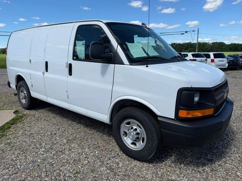 Used 2017 Chevrolet Express 2500 RWD image 1