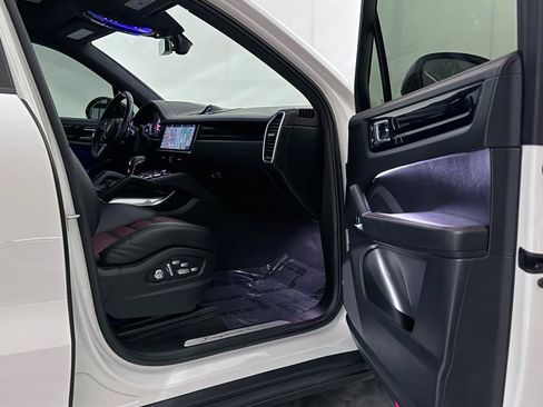 Used 2019 Porsche Cayenne Turbo AWD/4WD image 27