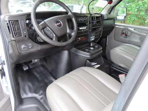 Used 2015 GMC Savana 3500 RWD image 5