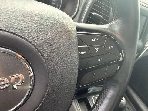 Used 2019 Jeep Cherokee Latitude Plus FWD image 16