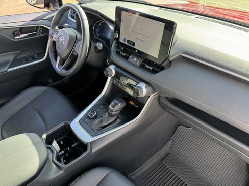 Used 2023 Toyota RAV4 XLE Premium image 20