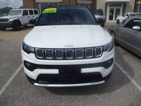 Used 2025 Jeep Compass Limited AWD/4WD image 2