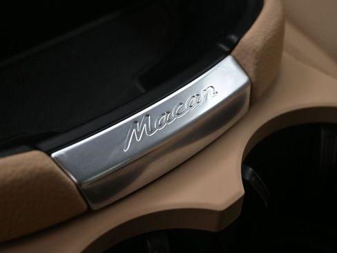Certified 2026 Porsche Macan AWD/4WD image 18