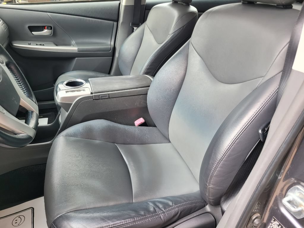 Used 2013 Toyota Prius V Five FWD image 19