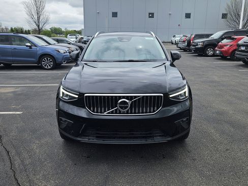 Used 2023 Volvo XC40 B5 Plus w/ Protection Package Premier AWD/4WD image 9