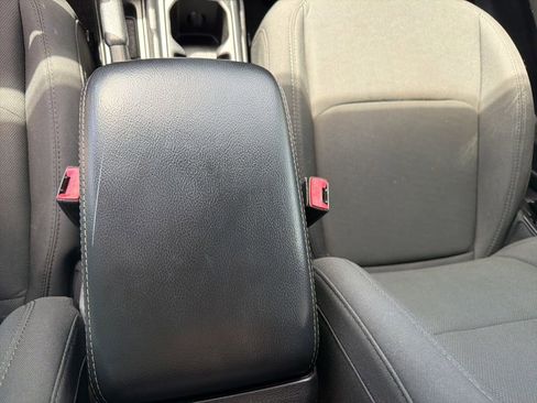 Used 2018 Jeep Wrangler Unlimited Sahara AWD/4WD image 36
