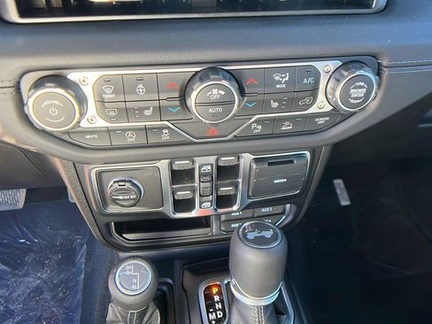 New 2026 Jeep Wrangler Unlimited Sahara AWD/4WD image 29