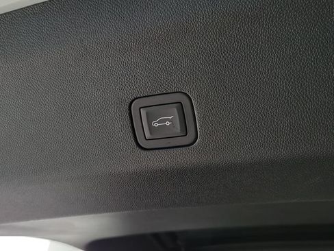 Used 2025 GMC Yukon Denali Ultimate AWD/4WD image 33