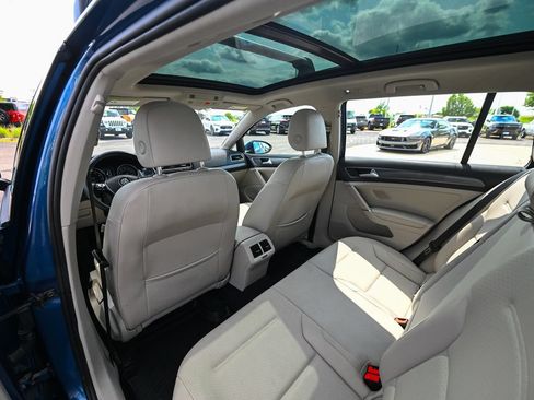 Used 2019 Volkswagen Golf SE FWD image 20