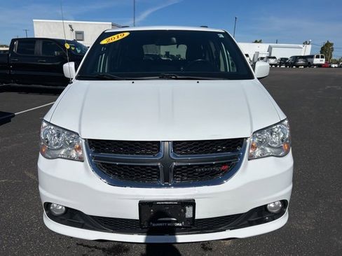 Used 2019 Dodge Grand Caravan SXT image 2