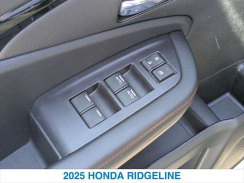 Used 2025 Honda Ridgeline Black Edition image 13